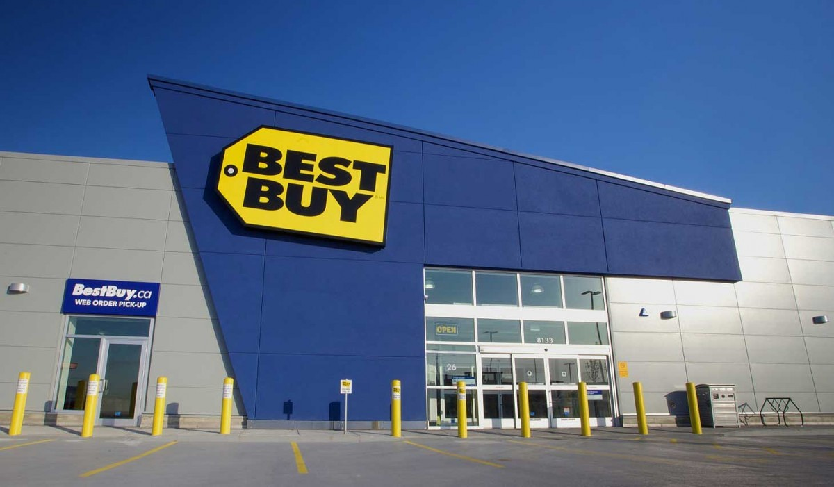 Photo of Best Buy store from front